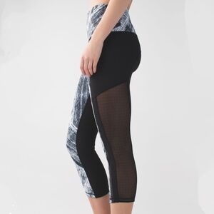 Lululemon Athletica Hot To Street Crop Mesh Leggings Size 6 Heat Wave Wht/Blk